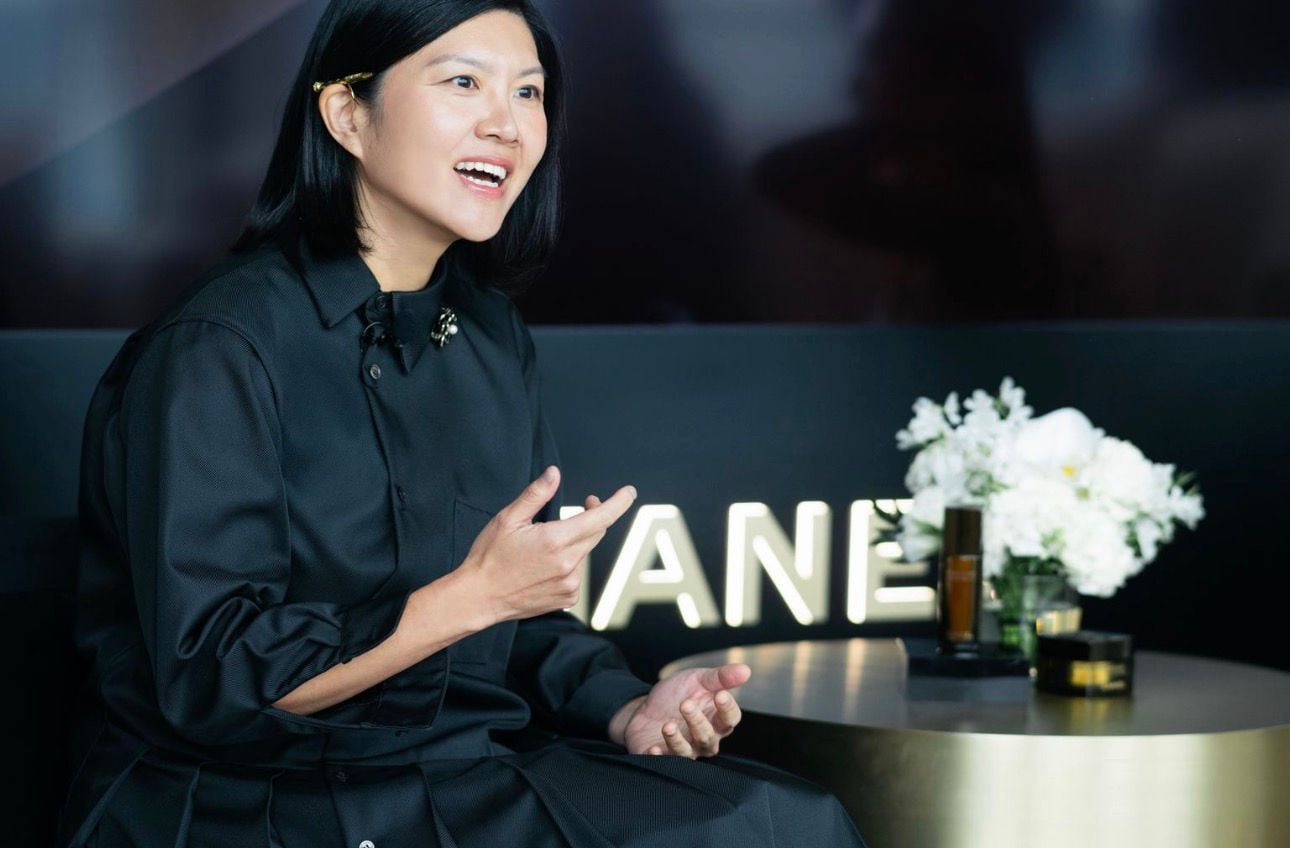 Architect Betty Ng shares that true beauty comes from thoughtful reflection, rather than simply following conventions at an exclusive Chanel Sublimage fireside chat (Photo: Sharon Salad)